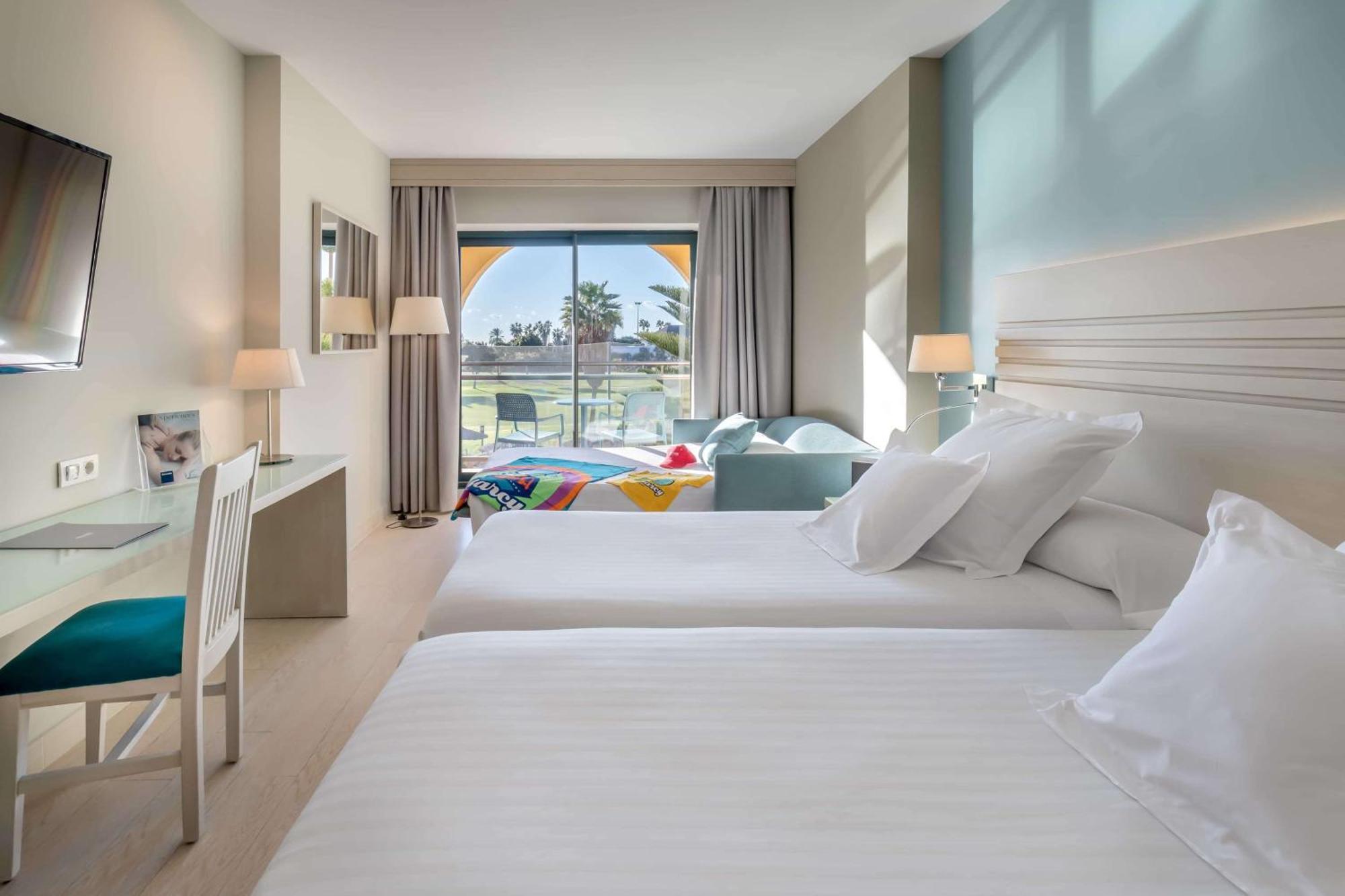 Superior Triple Room with Terrace (2 Adults + 1 Child),1541720389:JPEG